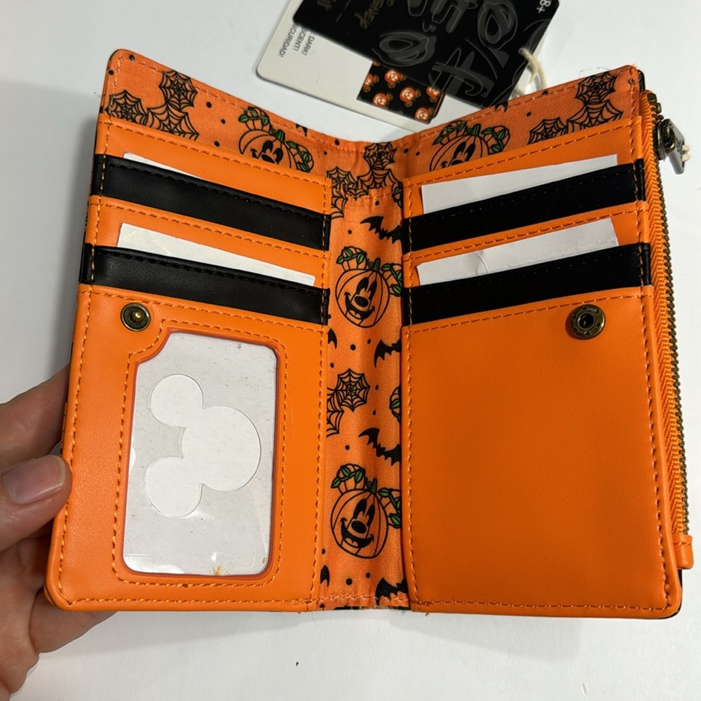 *NEW* DISNEY LOUNGEFLY GLOW IN THE DARK HALLOWEEN PUMPKIN WALLET - Picture 6 of 7